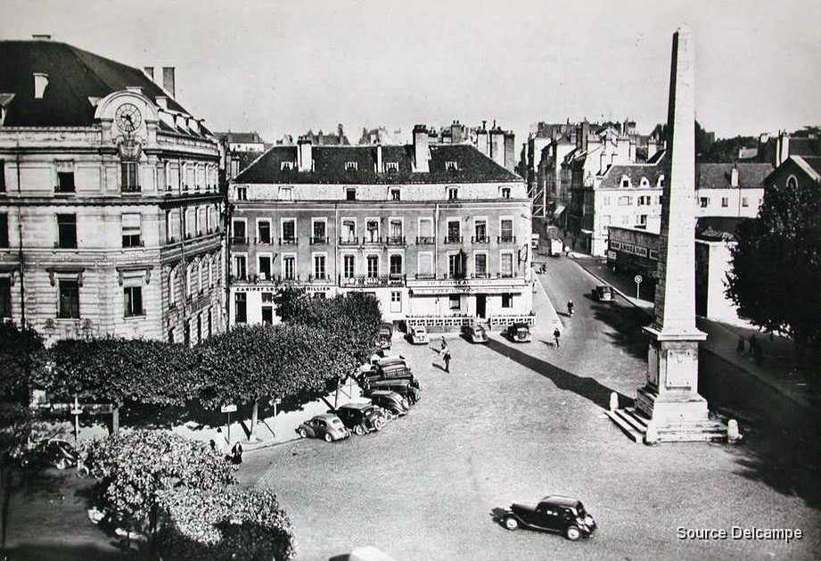 71 Chalon Sur Saone Place de l Obelisque.jpg